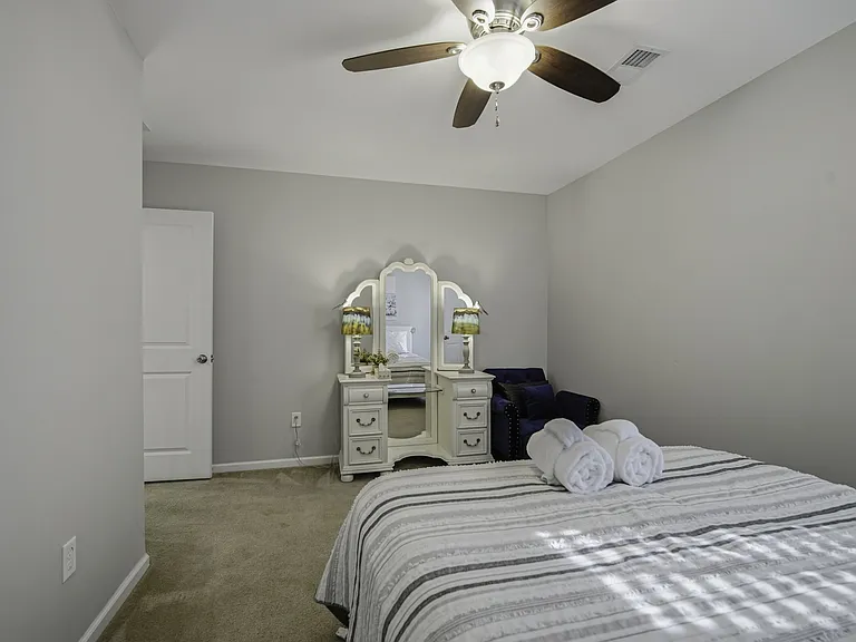 225 Urbano Ln — Photo 38