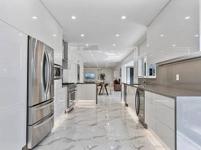 207 Royal Palm Dr — Photo 27