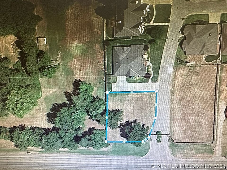 2nd image of 2419 Burlingame Rdg