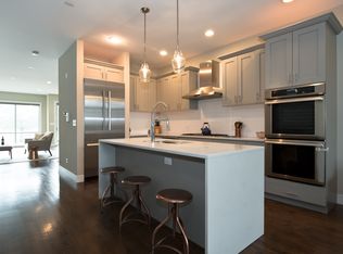 2418 W Addison St, Chicago, IL 60618