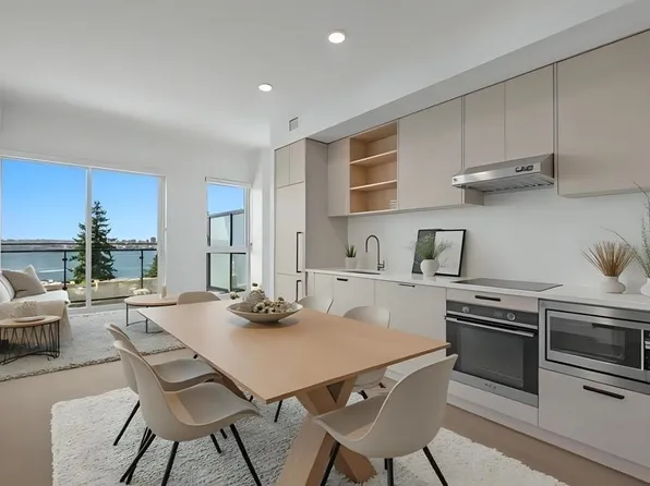 422 E 3rd St, North Vancouver, BC
