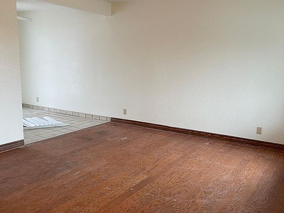 3rd image of 616 E La Veta Ave
