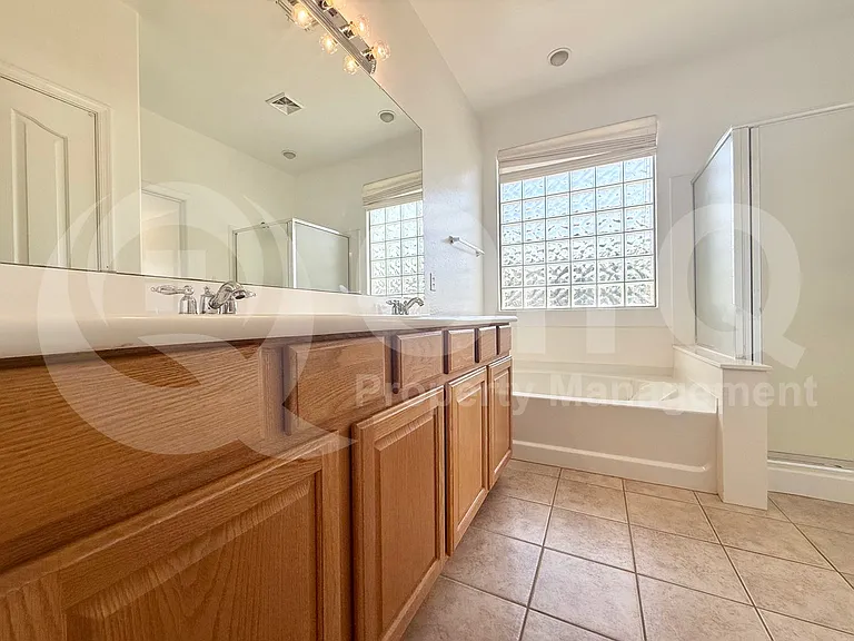 2135 E Grand Canyon Dr — Photo 23