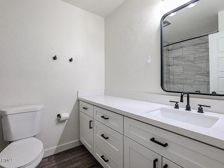 1803 W Maryland Ave — Photo 13