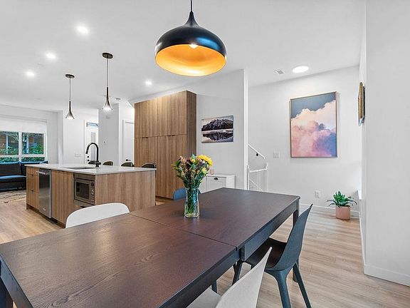 4th image of 533 E 3rd St #17