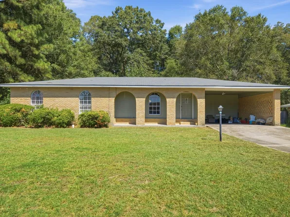 1207 Choctaw Trl, Columbia, MS 39429