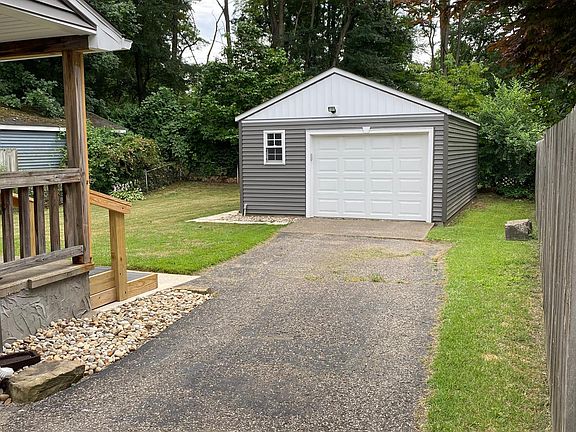 One car garage with man door on side