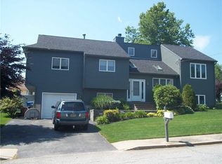 22 Valley View Dr, Cranston, RI 02921