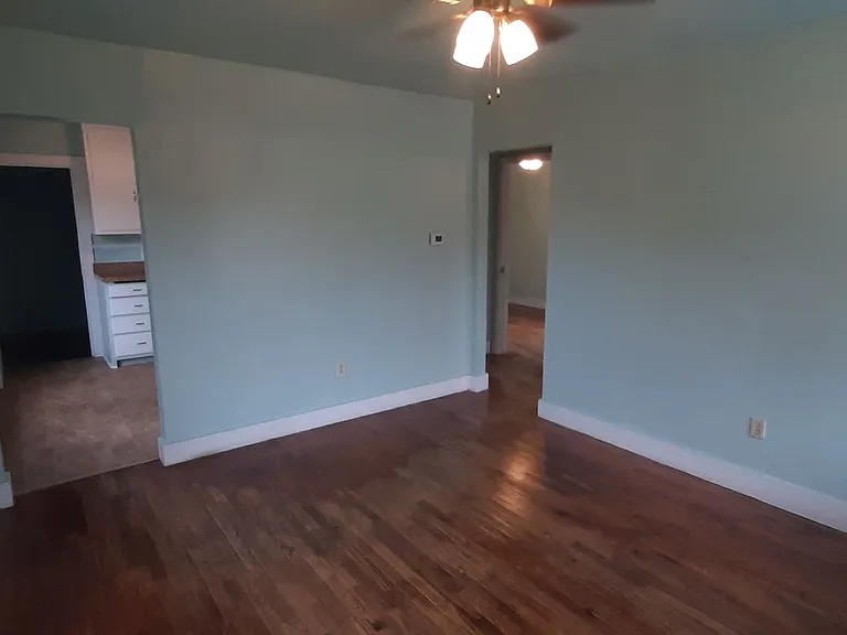 1301 W Vine Ave — Photo 6