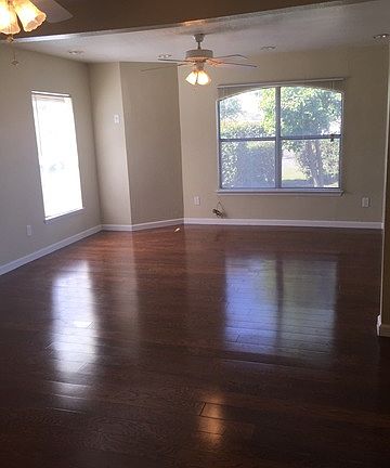 3rd image of 102 Marian St