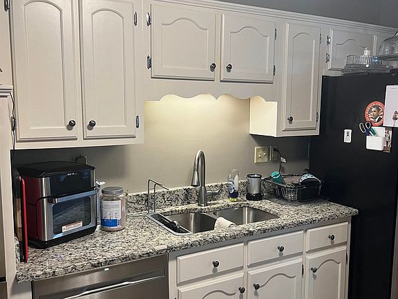 4th image of 8944 Johnston St