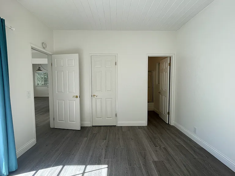 Burton Dr — Photo 20