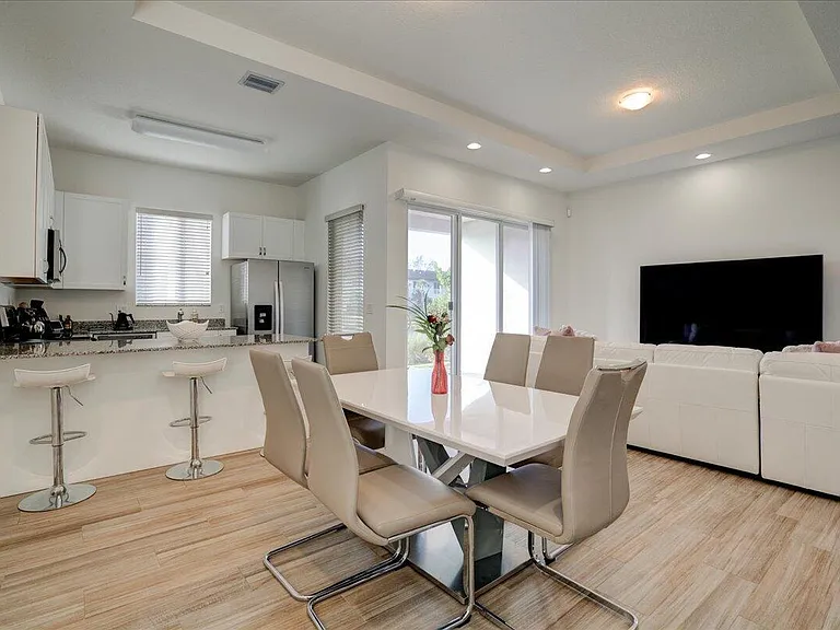 1451 Pioneer Way — Photo 14