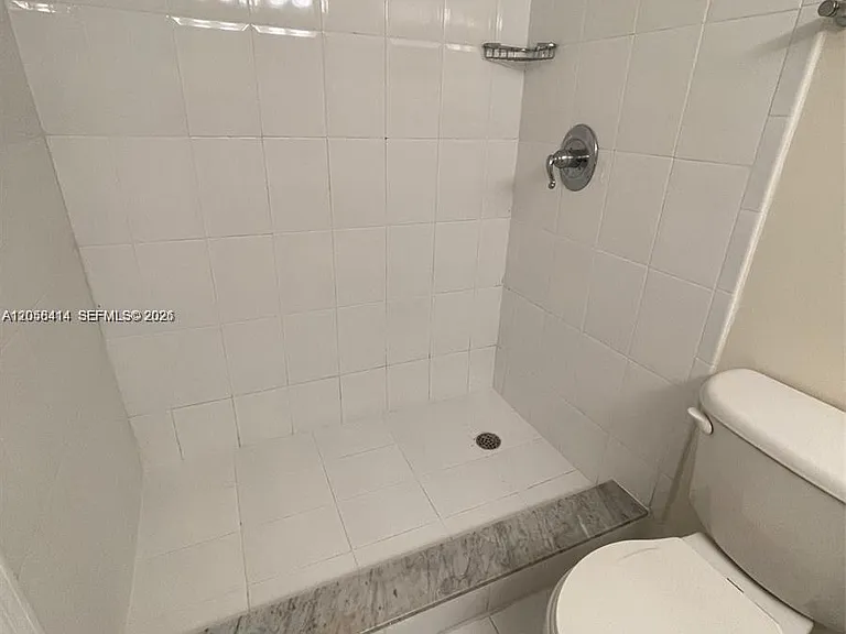 950 NW 11th St #1C — Photo 8