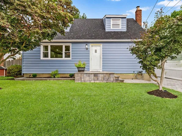 26 Cherry Street, East Northport, NY 11731