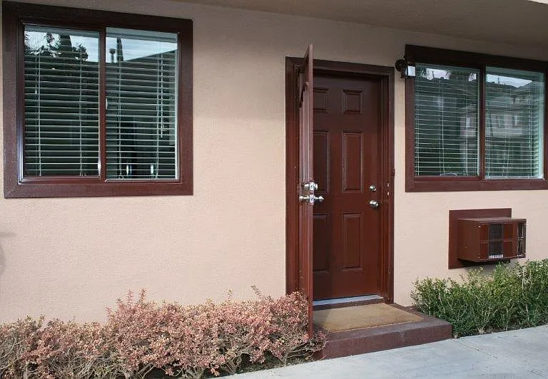 2527 Elm Ave #B — Photo 2