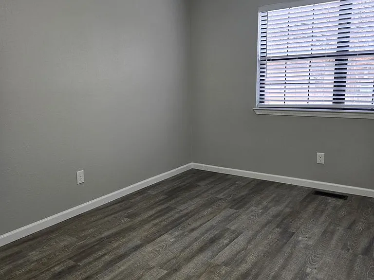 803 Monterey Dr — Photo 18
