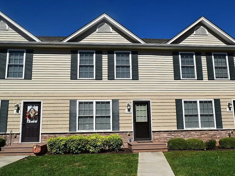 142 Old Tavern Cir #1 — Photo 1