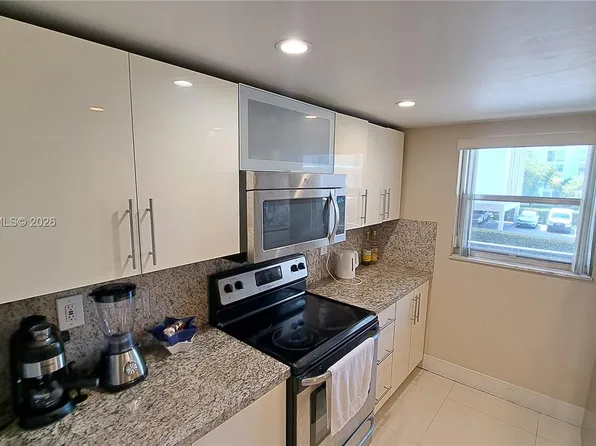 201 178th Dr APT 209, Sunny Isles Beach, FL 33160