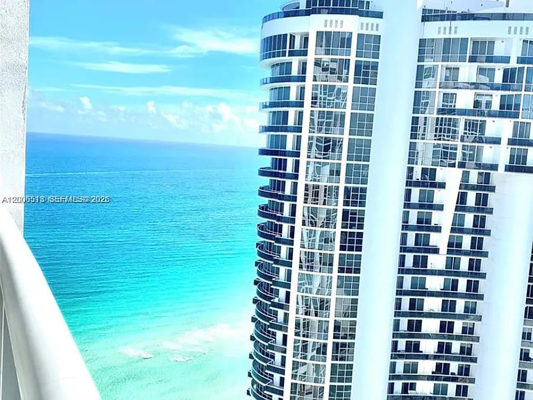 18201 Collins Ave #5105 — Photo 2
