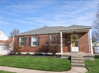 7045 Holly Hills Ave, Saint Louis, MO 63123