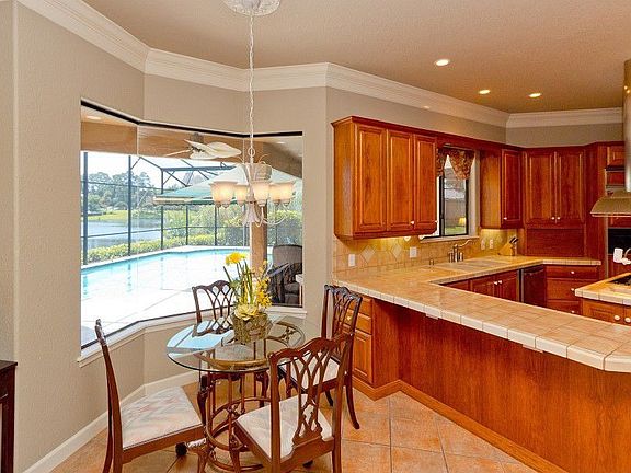 5th image of 4824 Shoreline Cir