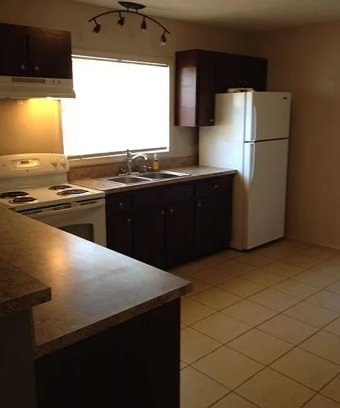 118 W Bates St — Photo 3