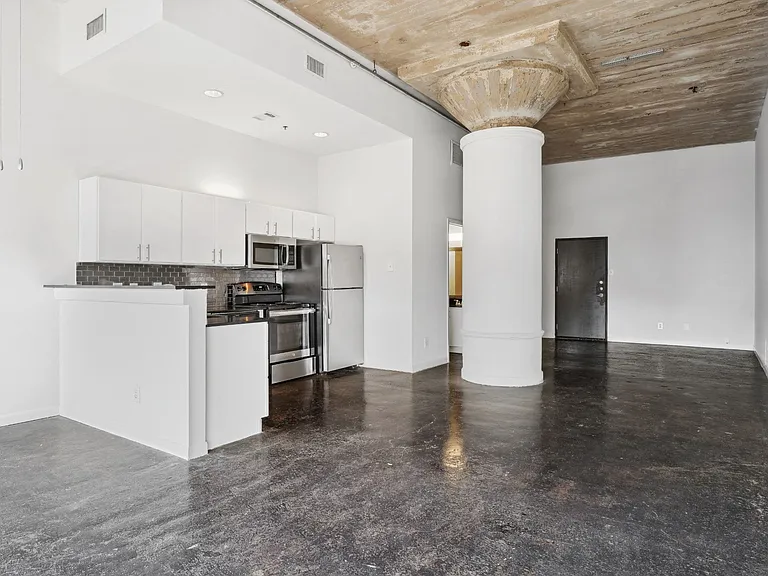 Deep Ellum Lofts — Photo 43