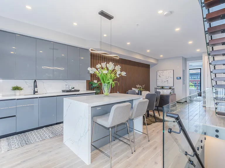1332 G St SE #3 — Photo 2