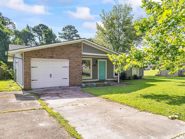 102 Sterling Rd — Photo 3