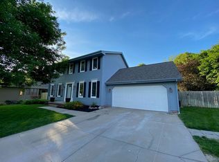 15616 Monroe Cir, Omaha, NE 68135