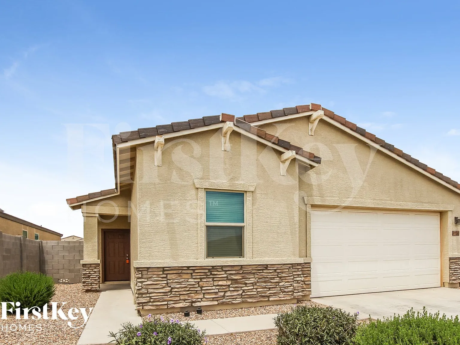 4 bed, 2.0 bath, 1915 sqft, $2,655 — Photo 2