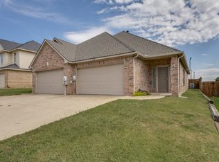 211 Irick Ct, Aubrey, TX 76227