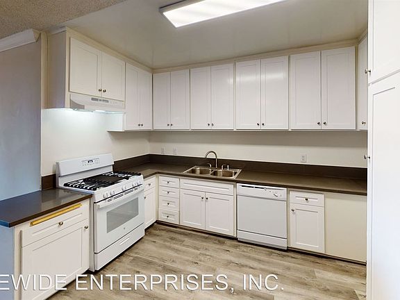 3rd image of 6046 Eleanor Ave #304