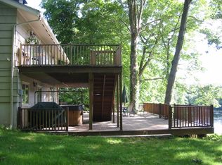 6 Woodland Ln, Gales Ferry, CT 06335