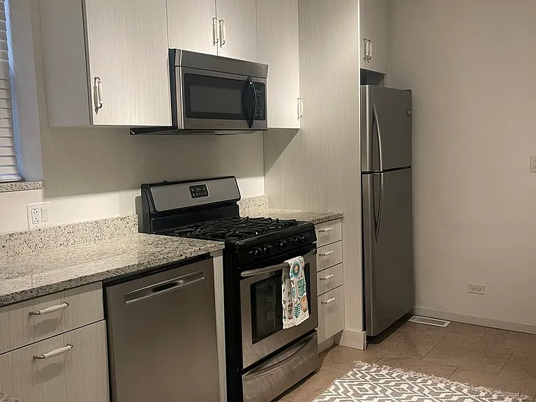 2329 W Huron St #1B — Photo 7