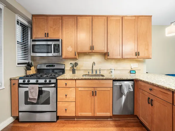 305 East 40th Street image 6 of 19