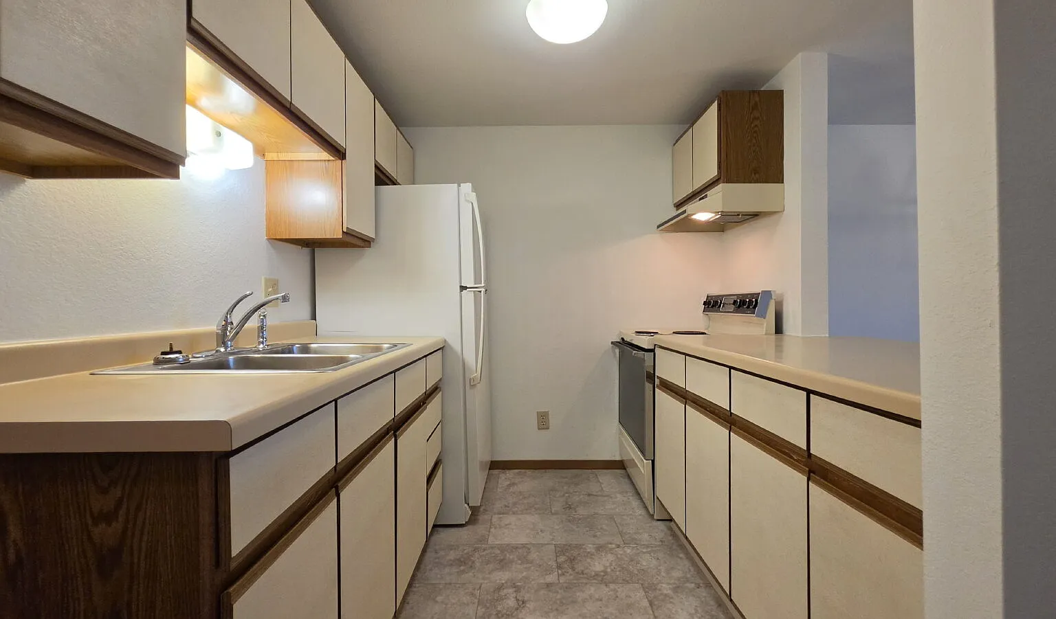2 bed, 1.0 bath, $995 — Photo 3