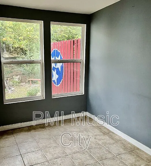 1208B Kirkwood Ave — Photo 4