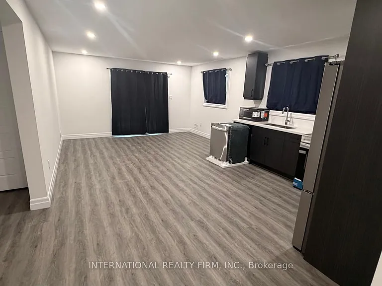 891 Darnley Blvd — Photo 17
