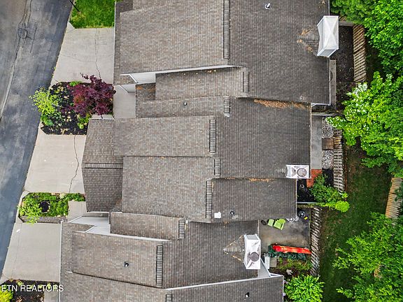 5th image of 7751 Village Dr