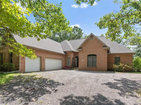 5266 Van Amberg Rd, Brighton, MI 48114