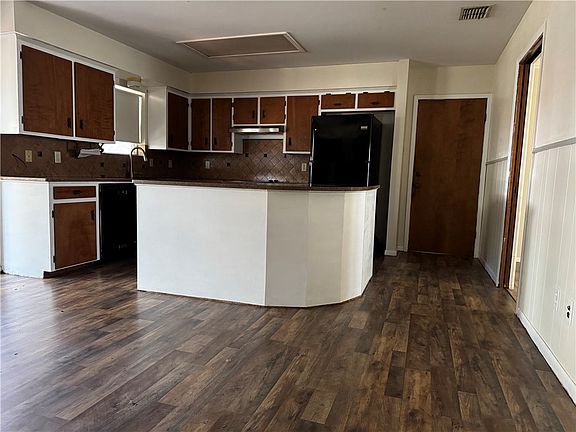 3rd image of 425 Retama Avenue