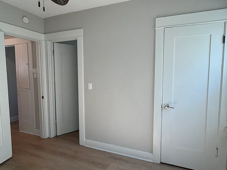 228 W Pearl St — Photo 13