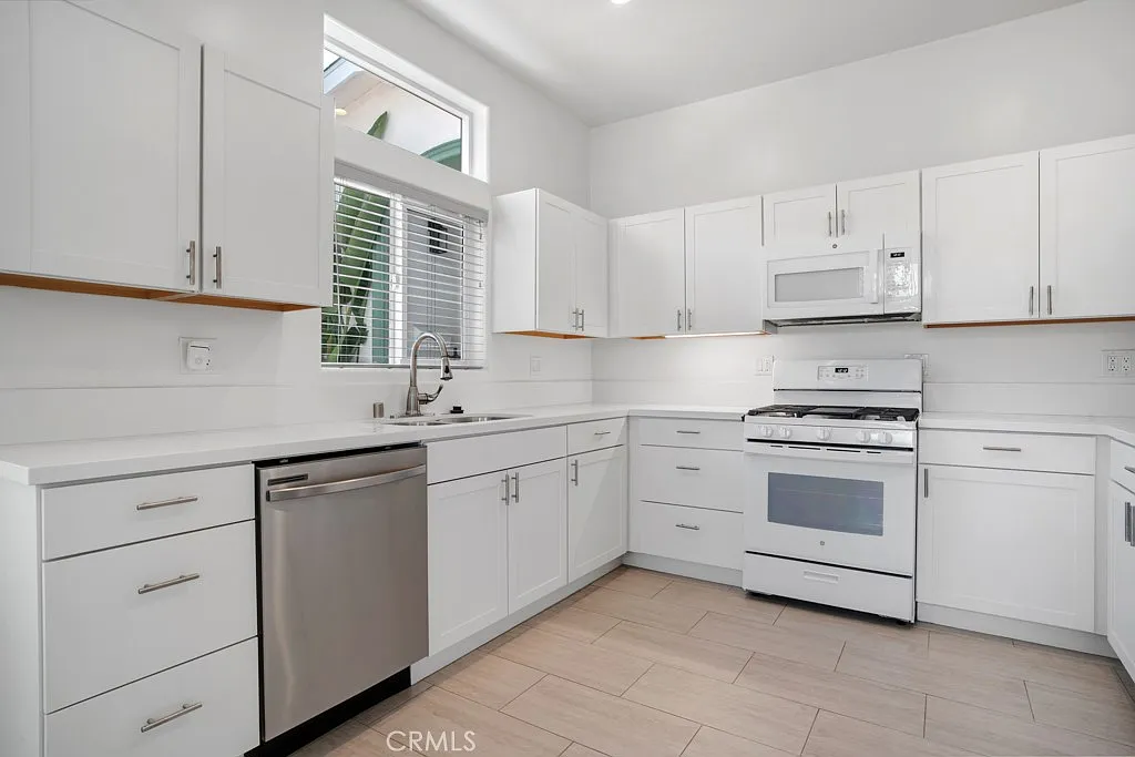 2 bed, 2.5 bath, 1200 sqft, $2,850 — Photo 4
