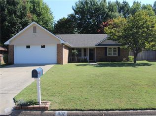 907 N Cardinal Dr, Rogers, AR 72756
