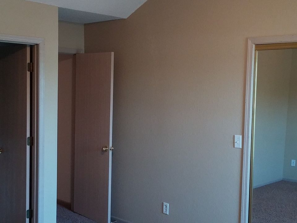 2nd image of 1102 Garden Way