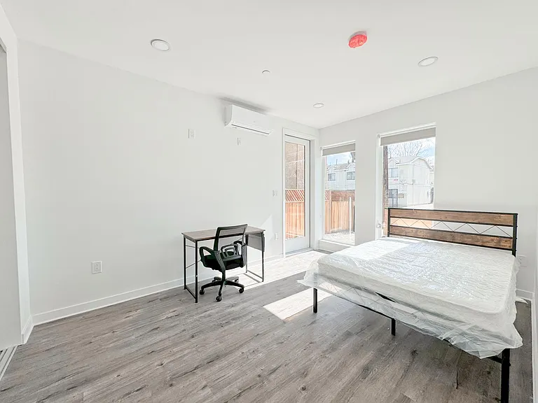 1165 W 39th St — Photo 11
