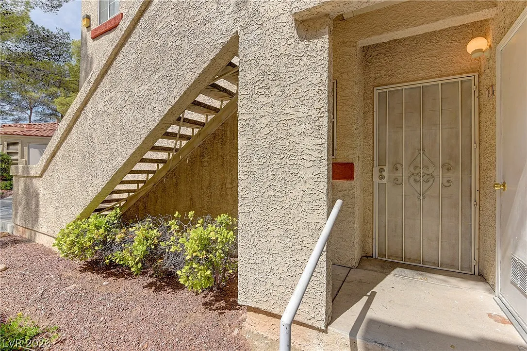 2 bed, 2.0 bath, 821 sqft, $1,325 — Photo 3