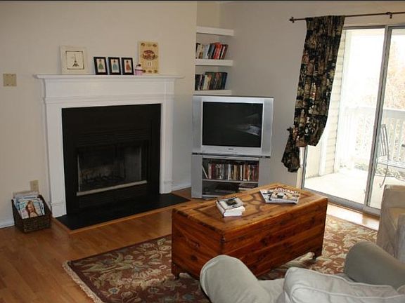 3rd image of 1523 Lincoln Way APT 303